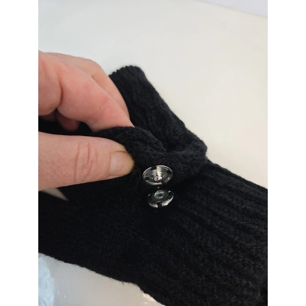 NWT ISOTONER women Glove To Mitten Snap convertible Black Knit 1 Sz Fits Most